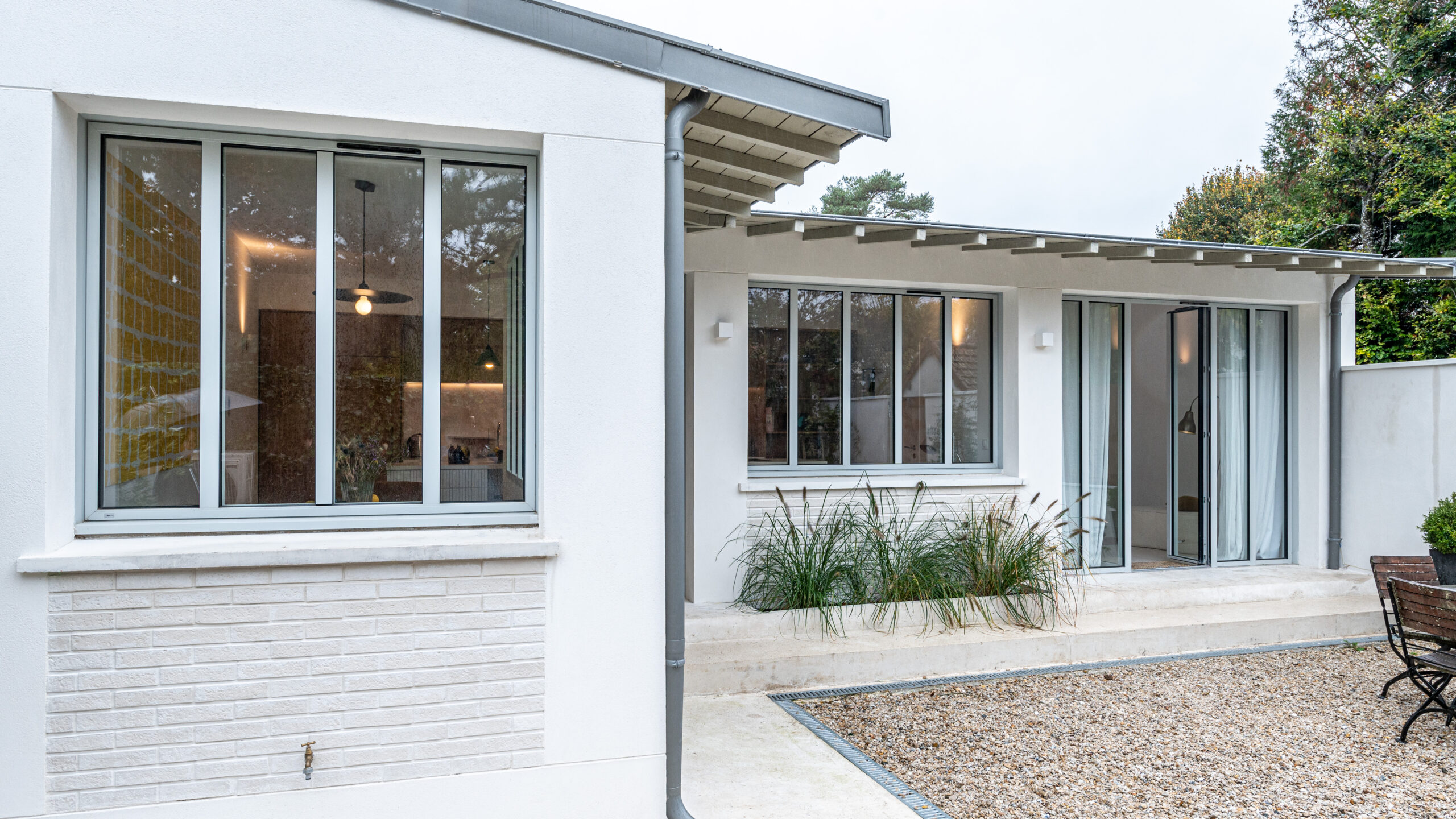 ADN photo horizontale maison blanche architecte fenêtres