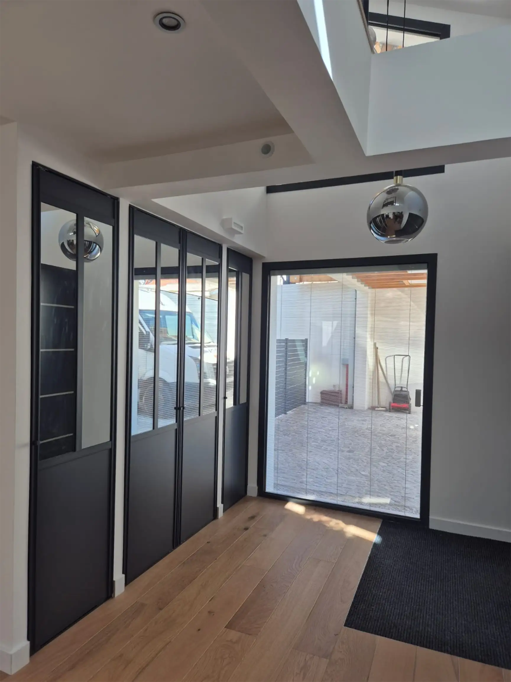 ADN Fermetures photo réalisation portes noir intérieur